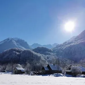  Appartement Magnifiques , T2 Ou Studio, Dans Village De Montagne Face Aux Thermes